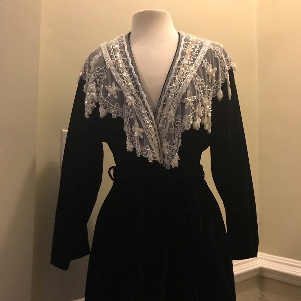 Ladies velveteen robe w/ sequined collar